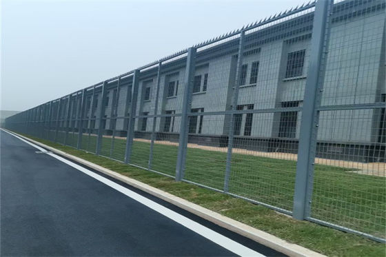 Government Buildings Diamond Opening Mesh Type Razor Wire Fence Easily Assembled
