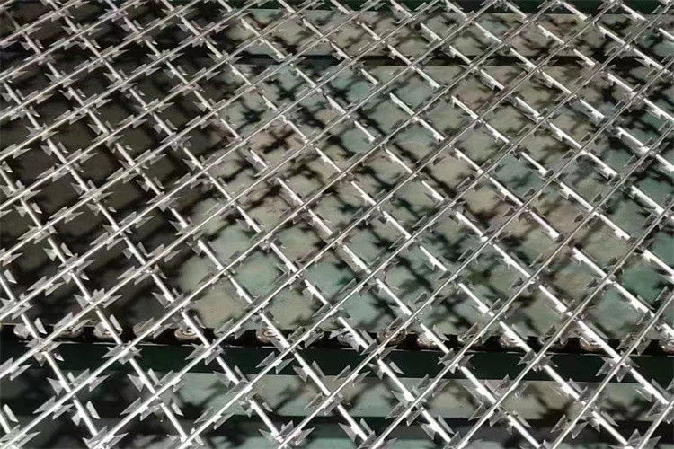 Diamond Opening Mesh Type Razor Wire Mesh Sheet 1.8 X 6m For Security