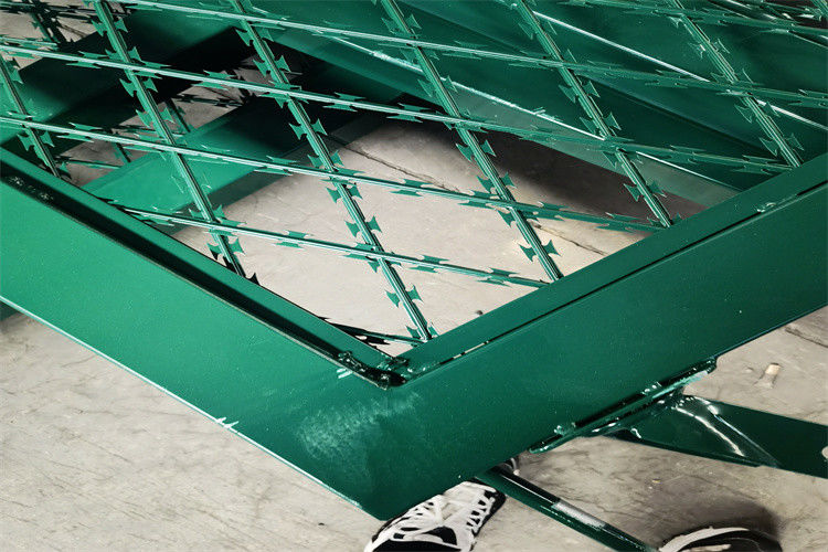 Blade Barbed Wire BTO22 Concertina Mesh Welded Razor Wire Mesh Fence For Protection And Security